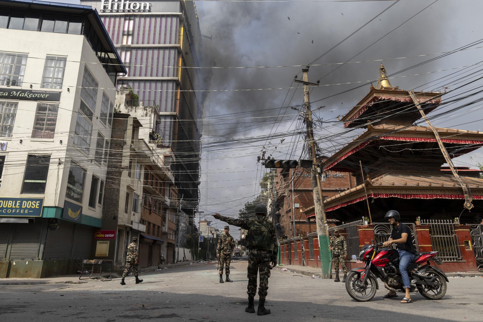 Nepal confirma 30 muertos y más de 1,000 heridos tras la oleada de protestas