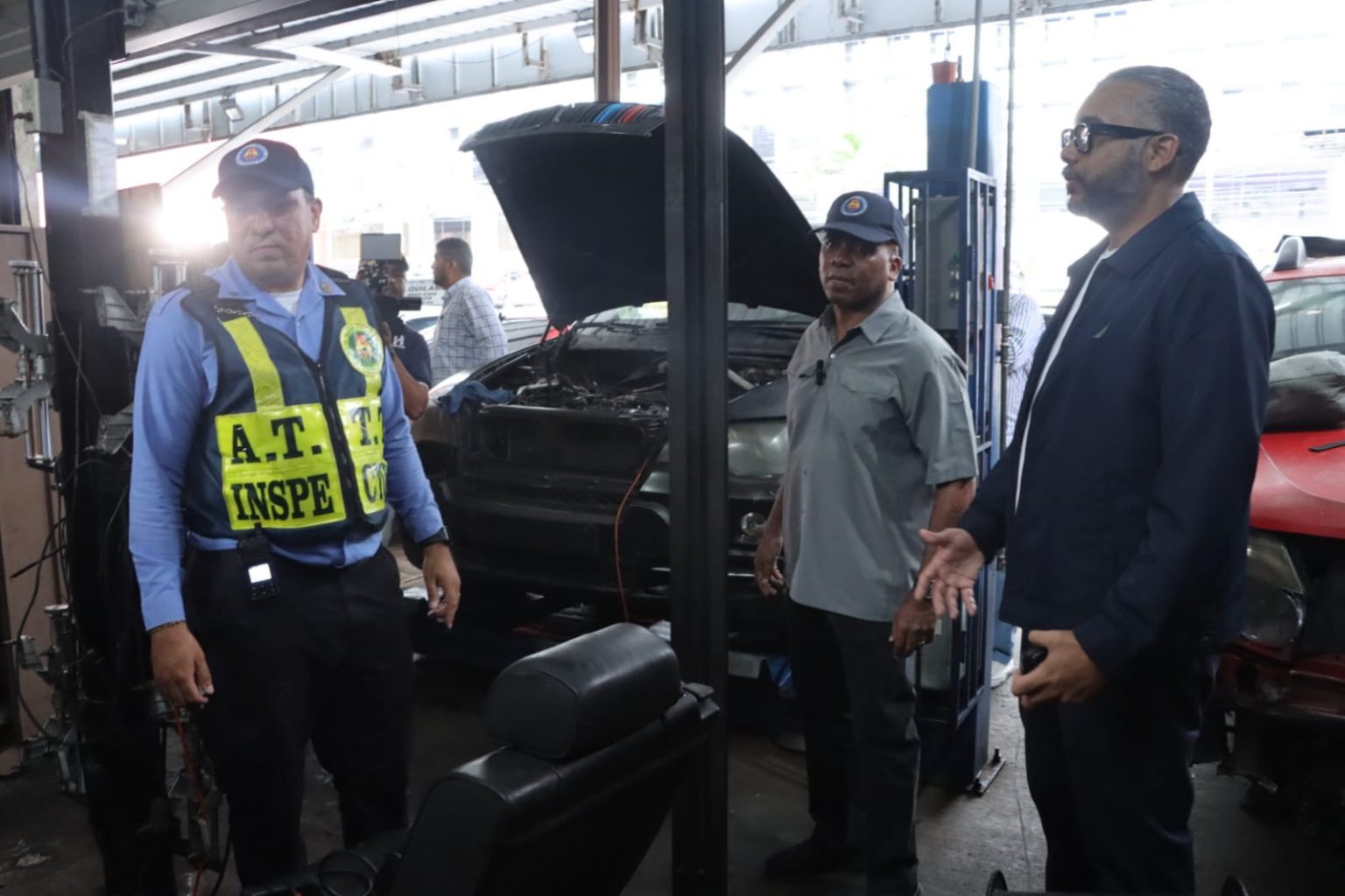 ATTT inhabilita más de 100 talleres de revisado por trámites fraudulentos