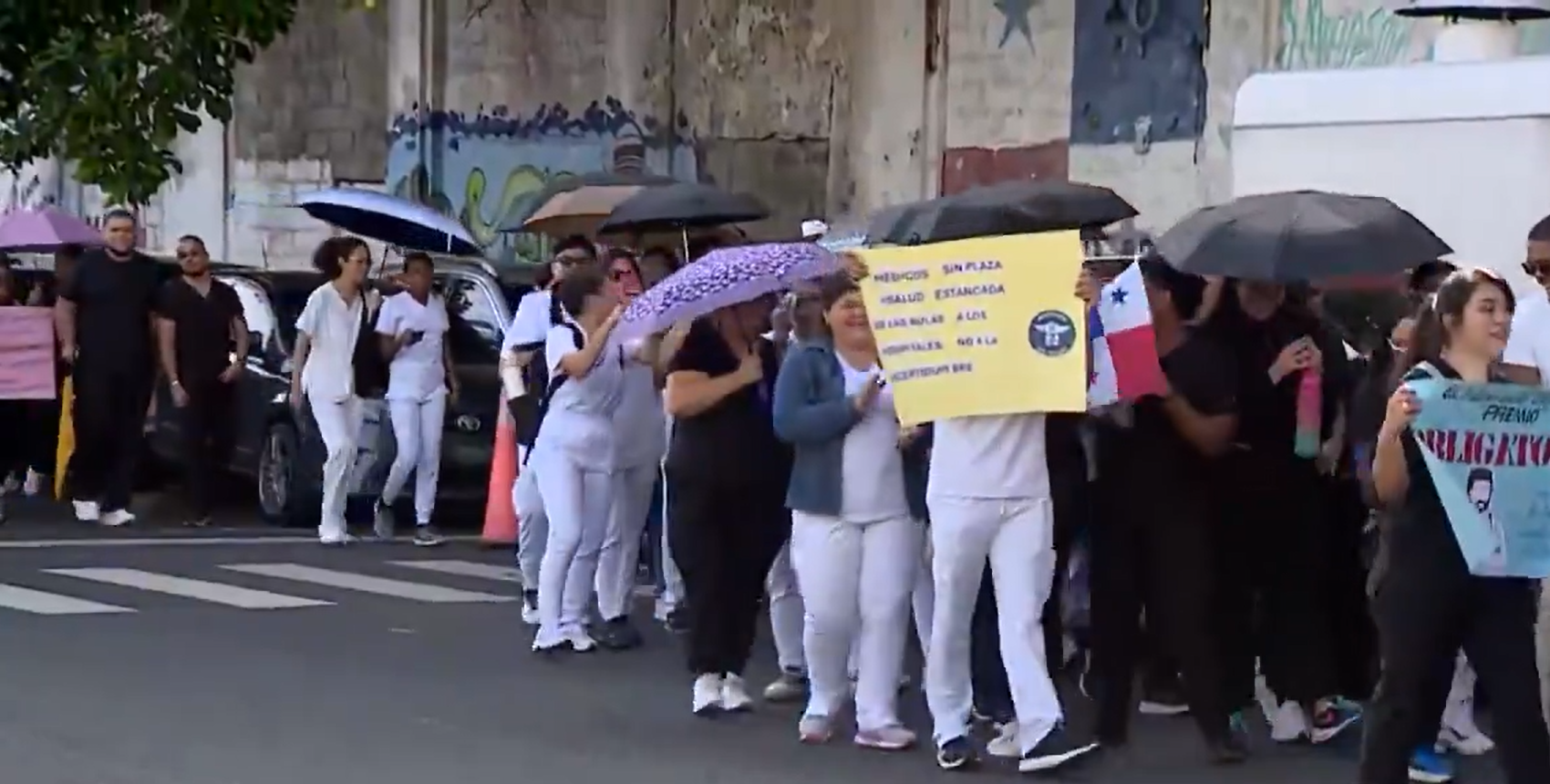 Médicos egresados marchan al MINSA en demanda de plazas para internado