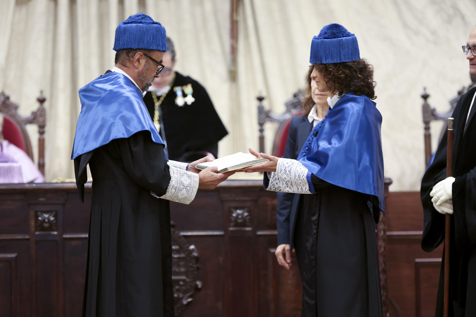 Nobel de Química Charpentier defiende inversión en ciencia y apoyo a jóvenes