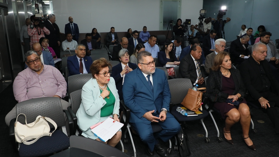 Comisión de Credenciales recomienda a Agurto y Villalobos como magistrados de la Corte