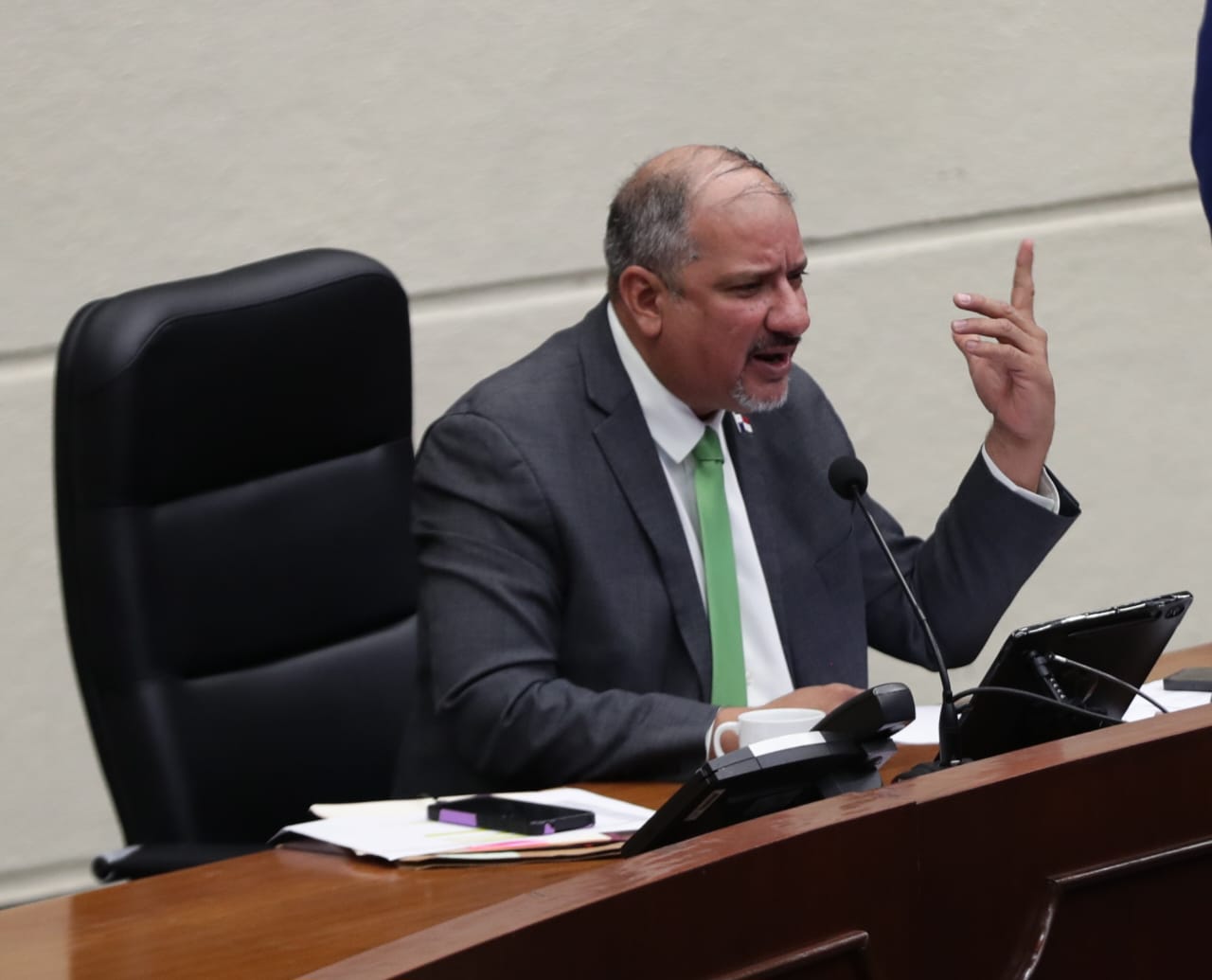 Presidente de la Asamblea llama al orden en medio de tensiones por reformas al Reglamento Interno