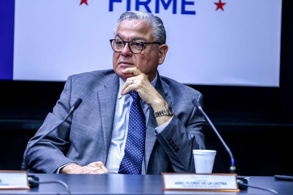 Casos de alto perfil apenas comienzan a destaparse: Contralor Flores