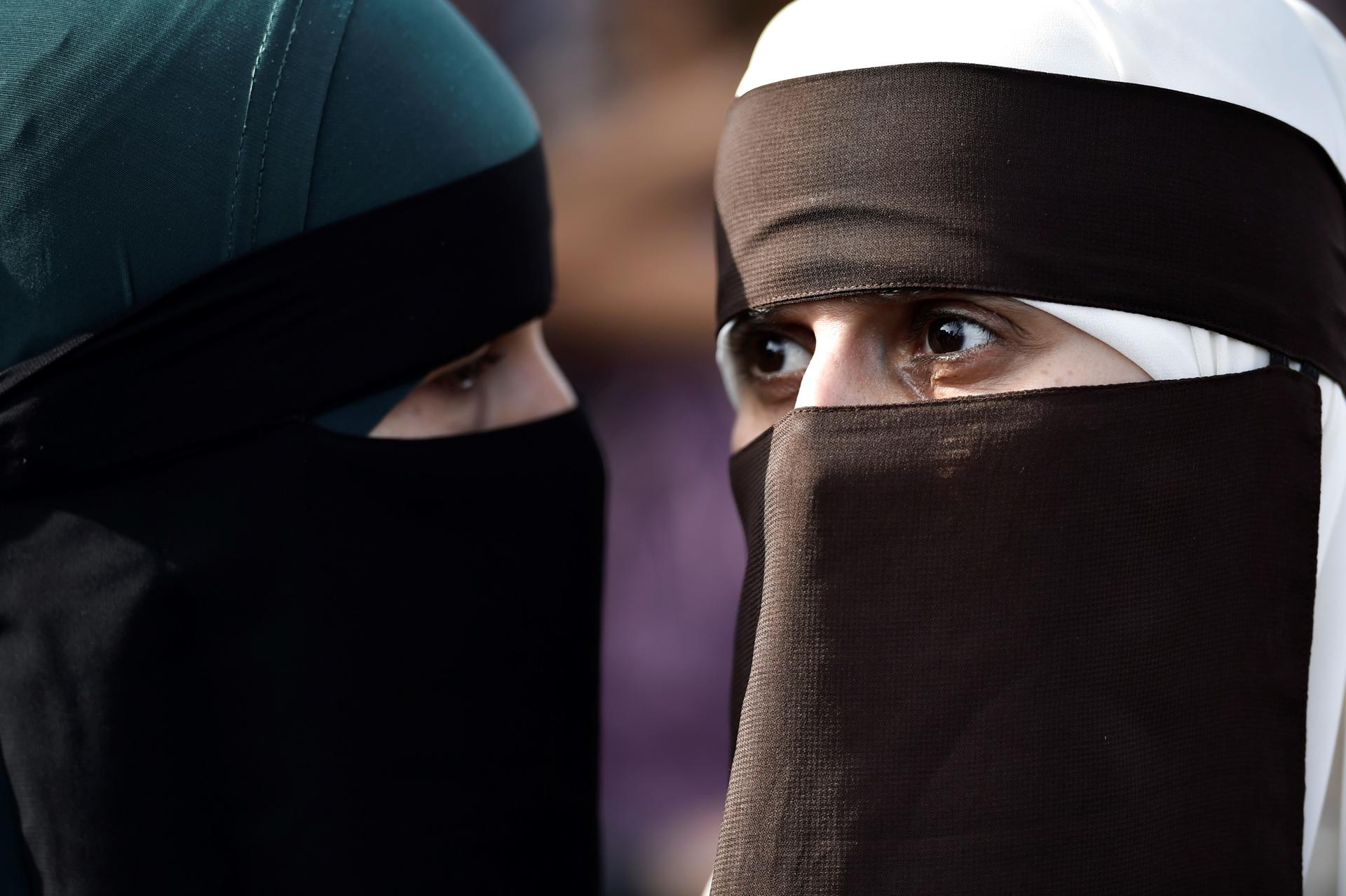 Parlamento portugués da primer paso para prohibir el burka en el país