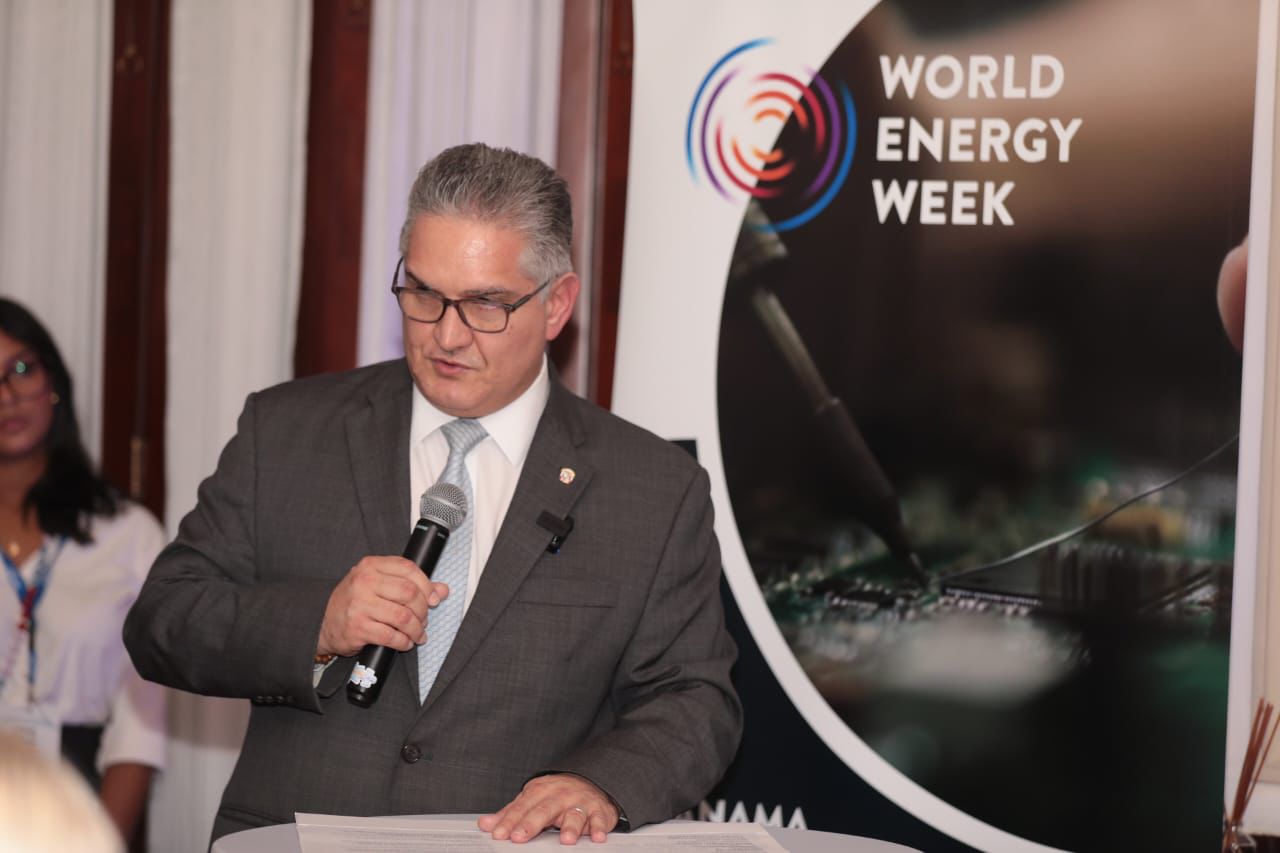 Panamá reúne a más de 100 países líderes mundiales del mercado energético