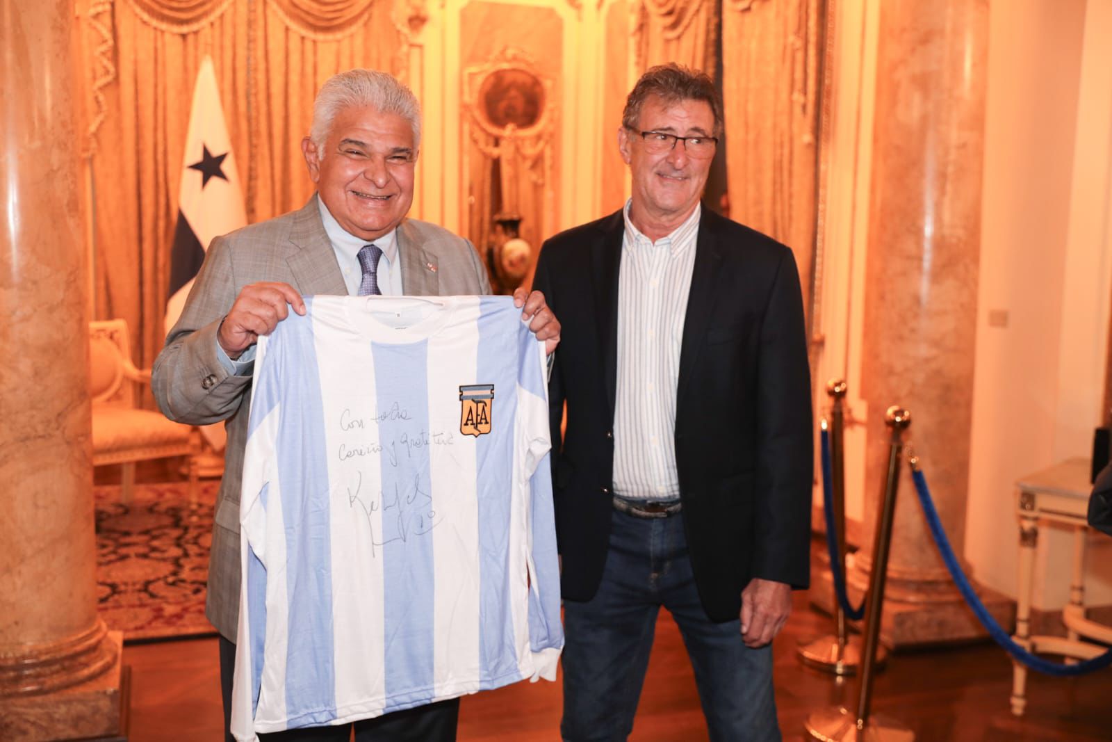 Mulino recibe a Mario Matador Kempes, leyenda del fútbol argentino
