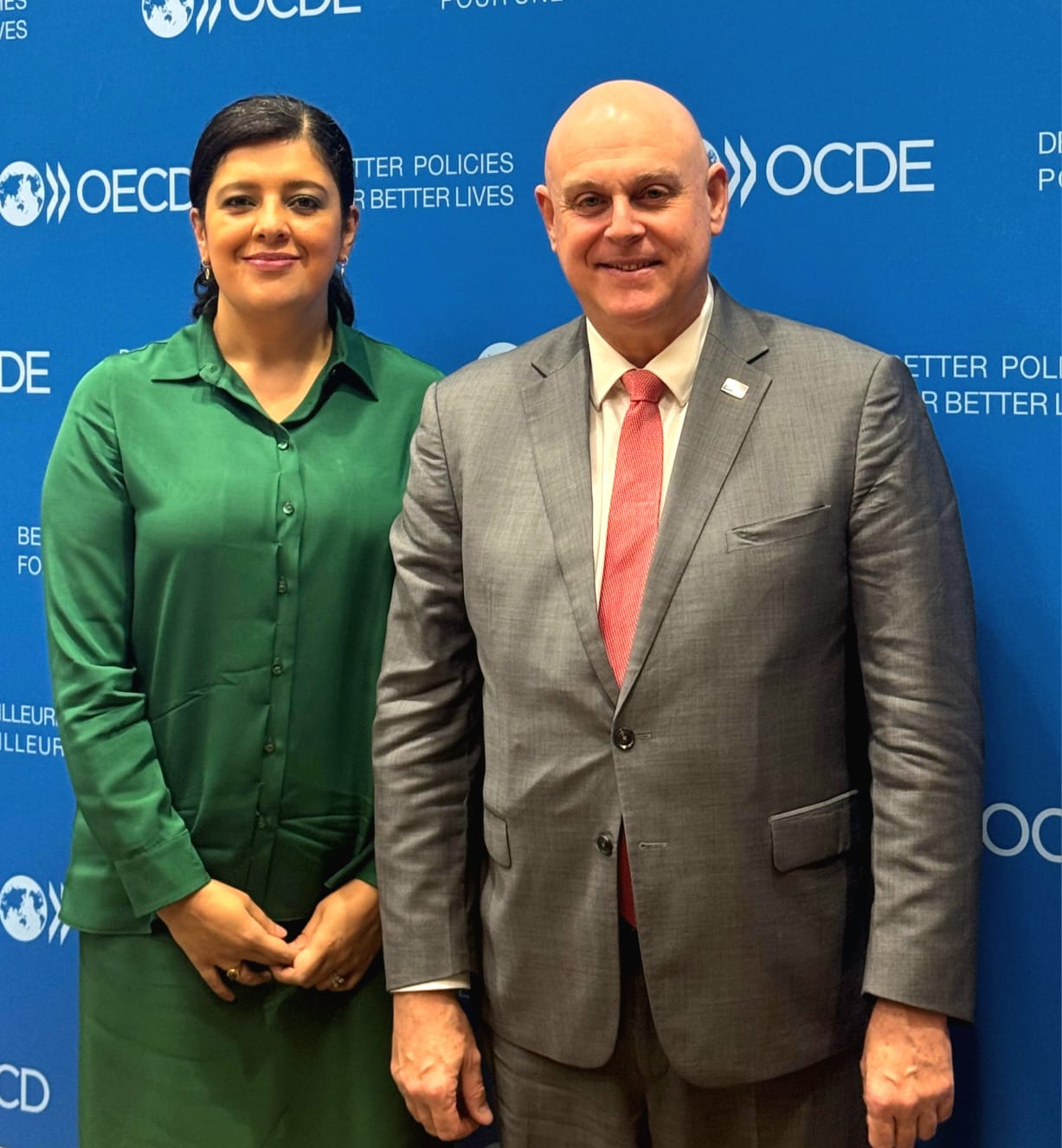 Viceministro Guevara Mann se reúne en París con altos funcionarios de la OCDE