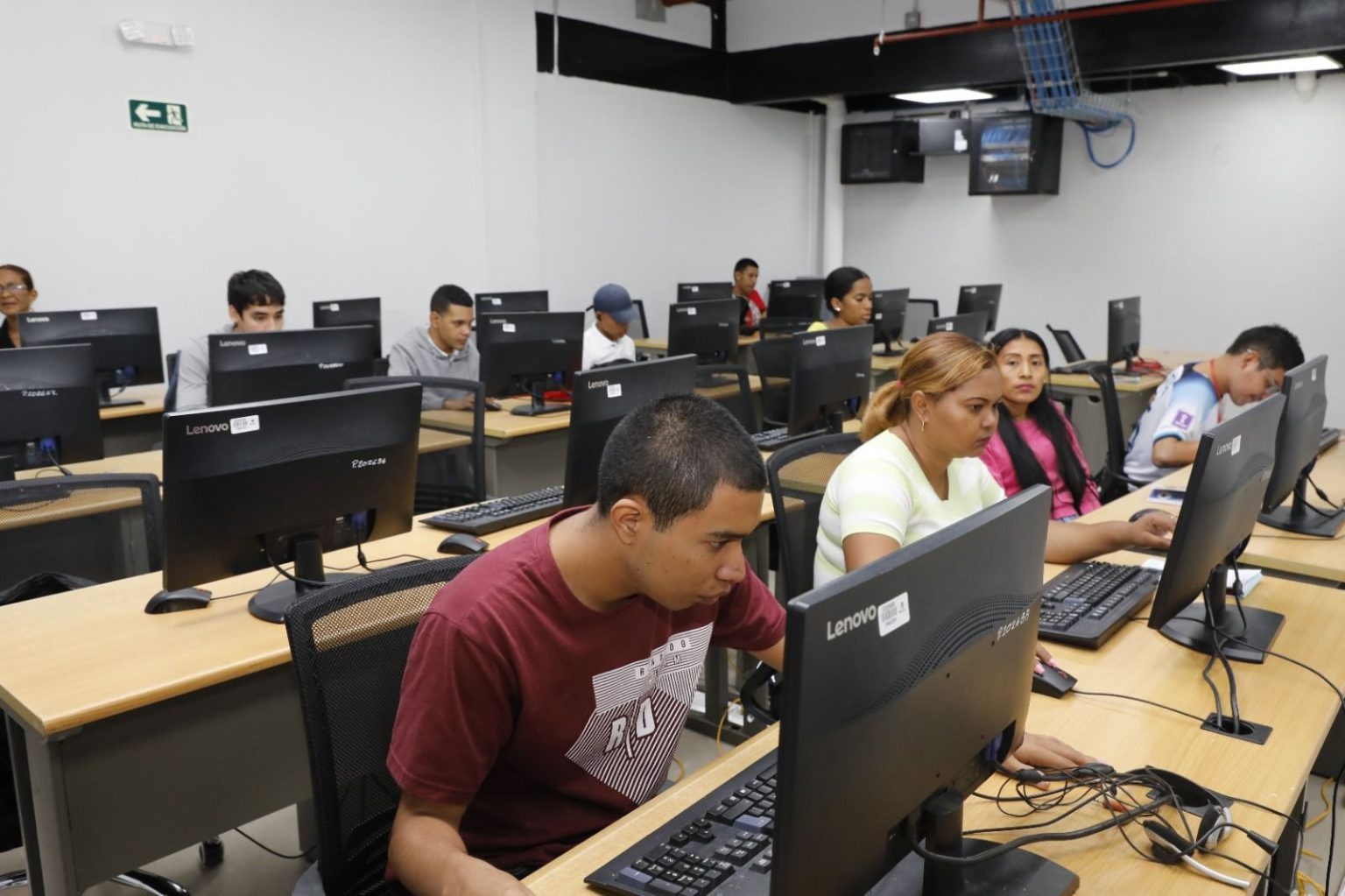 INADEH lanza dos nuevos programas técnicos en cuidado de personas mayores y programación web