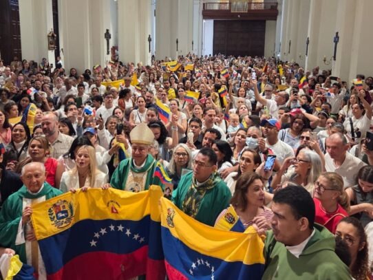 Arzobispo Ulloa envía mensaje de esperanza y gratitud a los venezolanos en Panamá