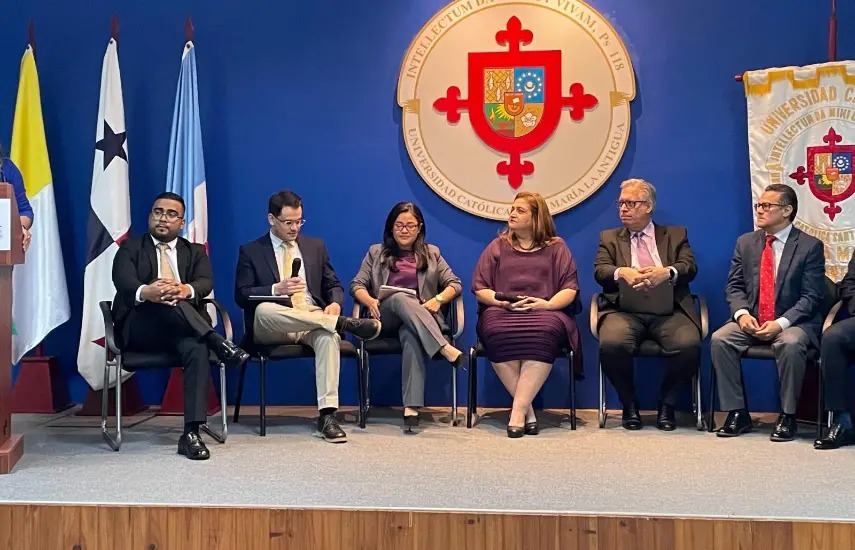 Juristas proponen una transformación científica del Derecho