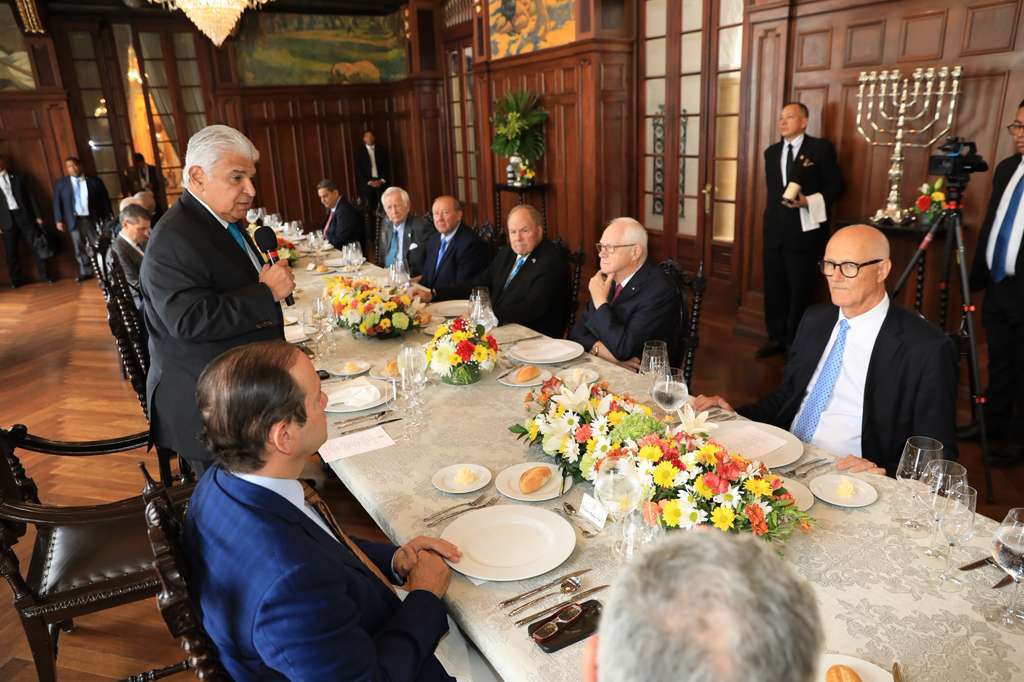 Presidente Mulino se reúne con la Junta Asesora Internacional y la Junta Directiva del Canal