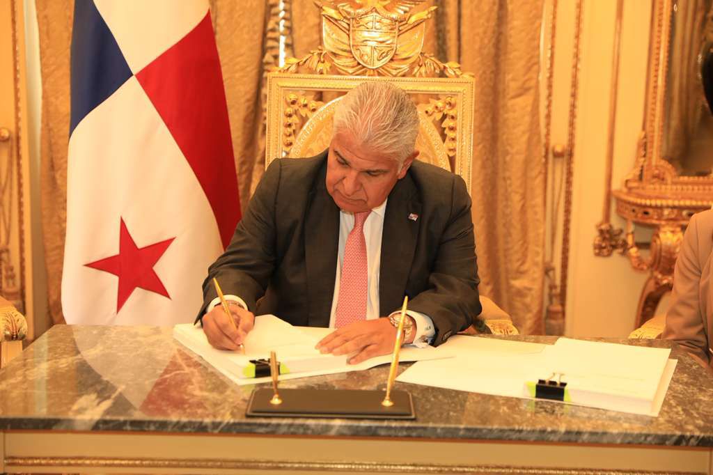 Presidente Mulino sanciona presupuesto 2026 por $34,901 millones