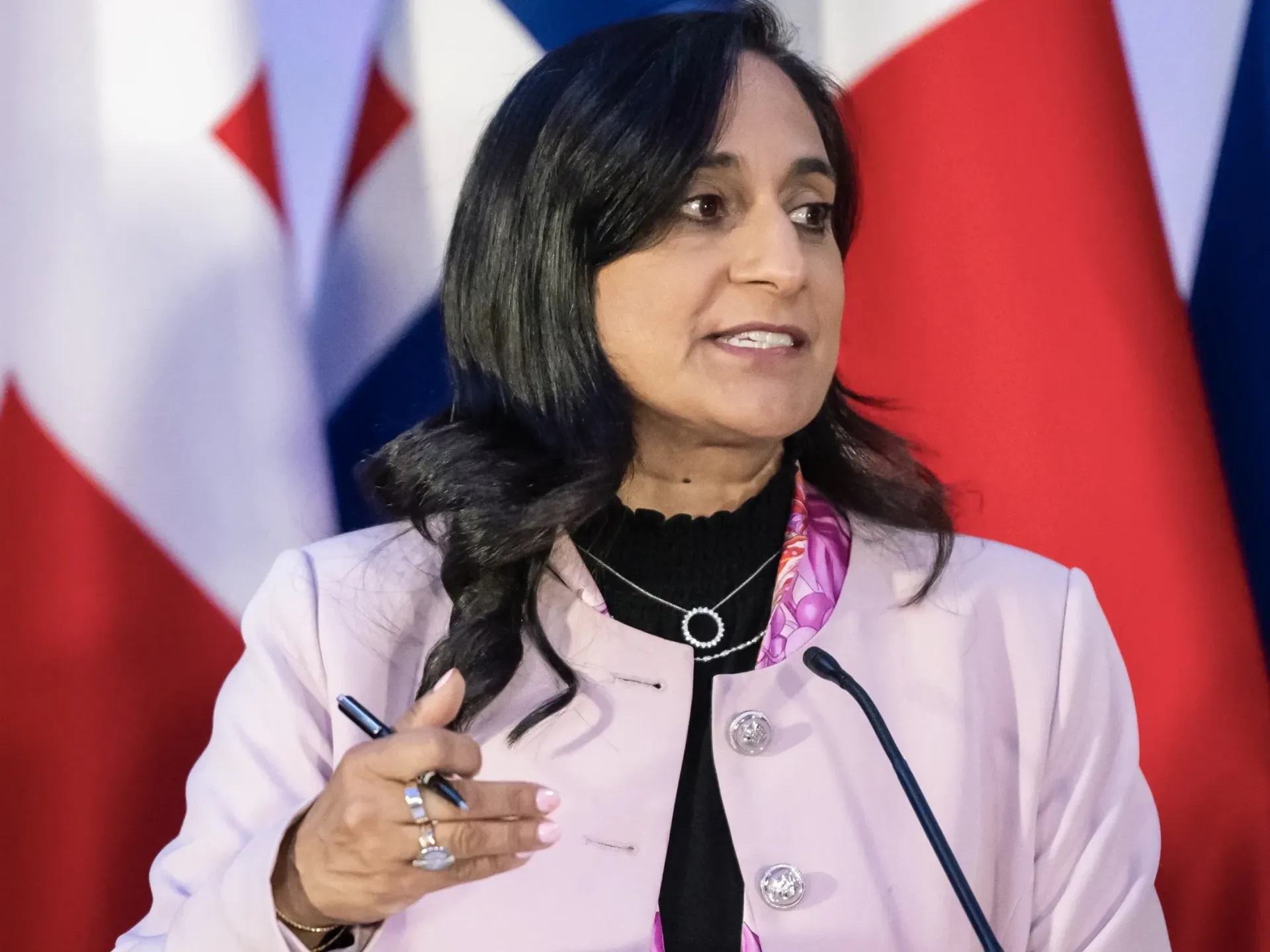 Canadá y China abordan en Pekín el comercio bilateral y cómo mejorar sus relaciones