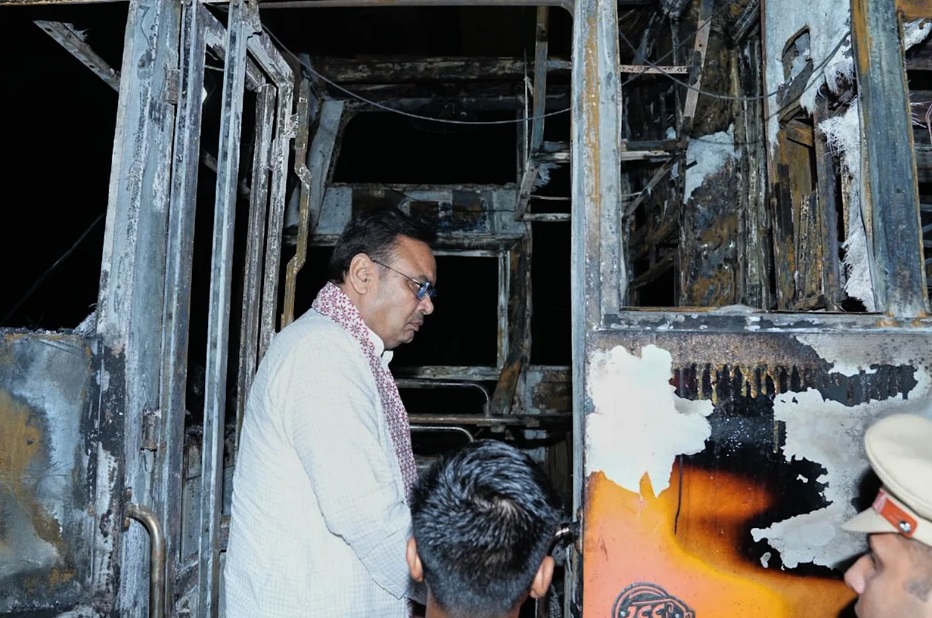 Al menos 20 muertos y 16 heridos al incendiarse un autobús en la India