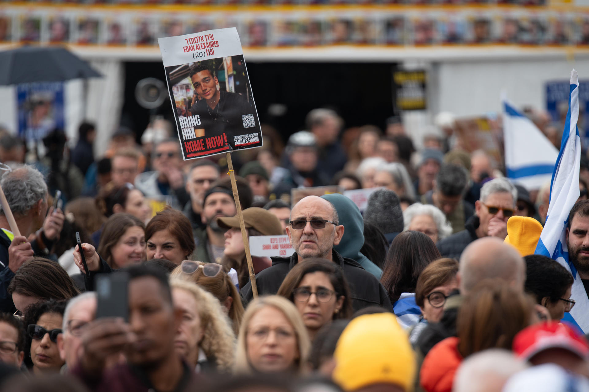 Hamás entrega los restos de dos supuestos rehenes israelíes a la Cruz Roja