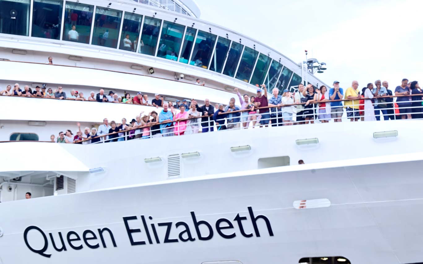 El Canal inaugura su temporada de cruceros 2025-2026 con el tránsito del Queen Elizabeth