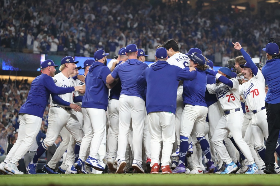 Dodgers vencen a Blue Jays en el juego más largo en serie mundial