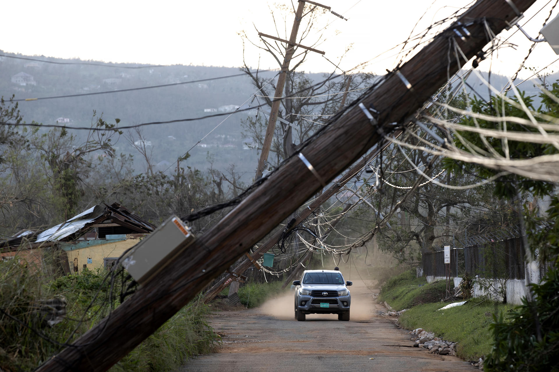 Aumentan a 19 los muertos en Jamaica por el paso del huracán Melissa