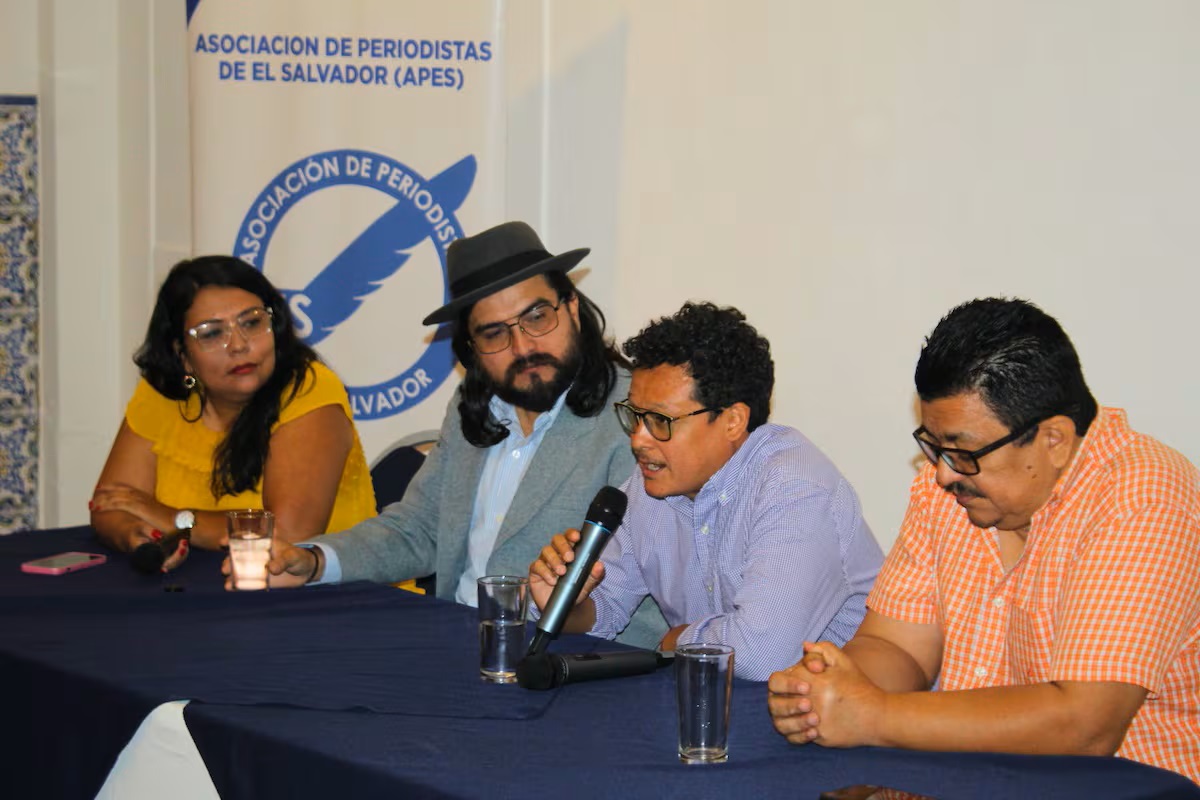 Bukele manda al exilio a la principal asociación de periodistas de El Salvador