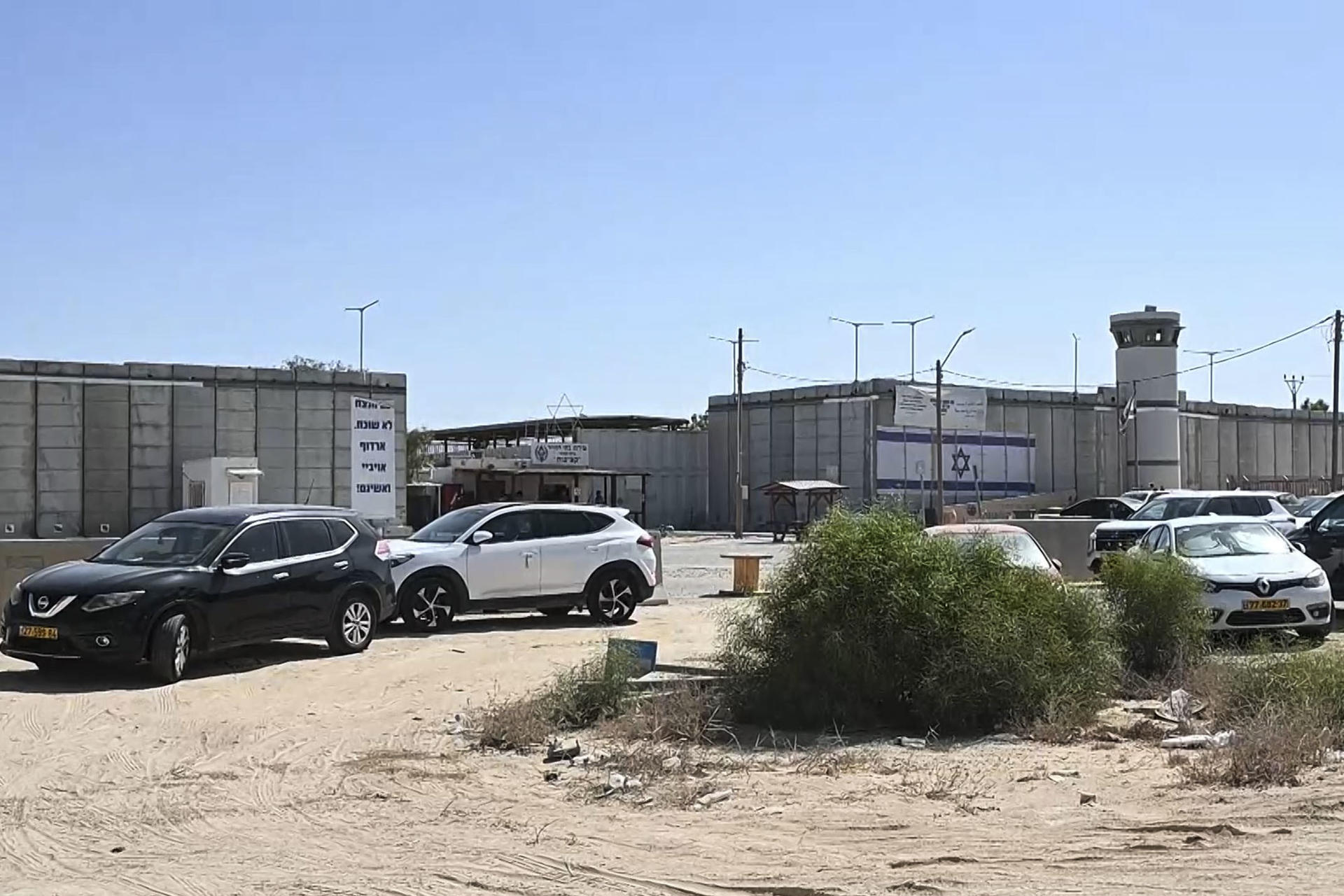 Una cárcel en pleno desierto, convertida en un goteo de diplomáticos para la Flotilla