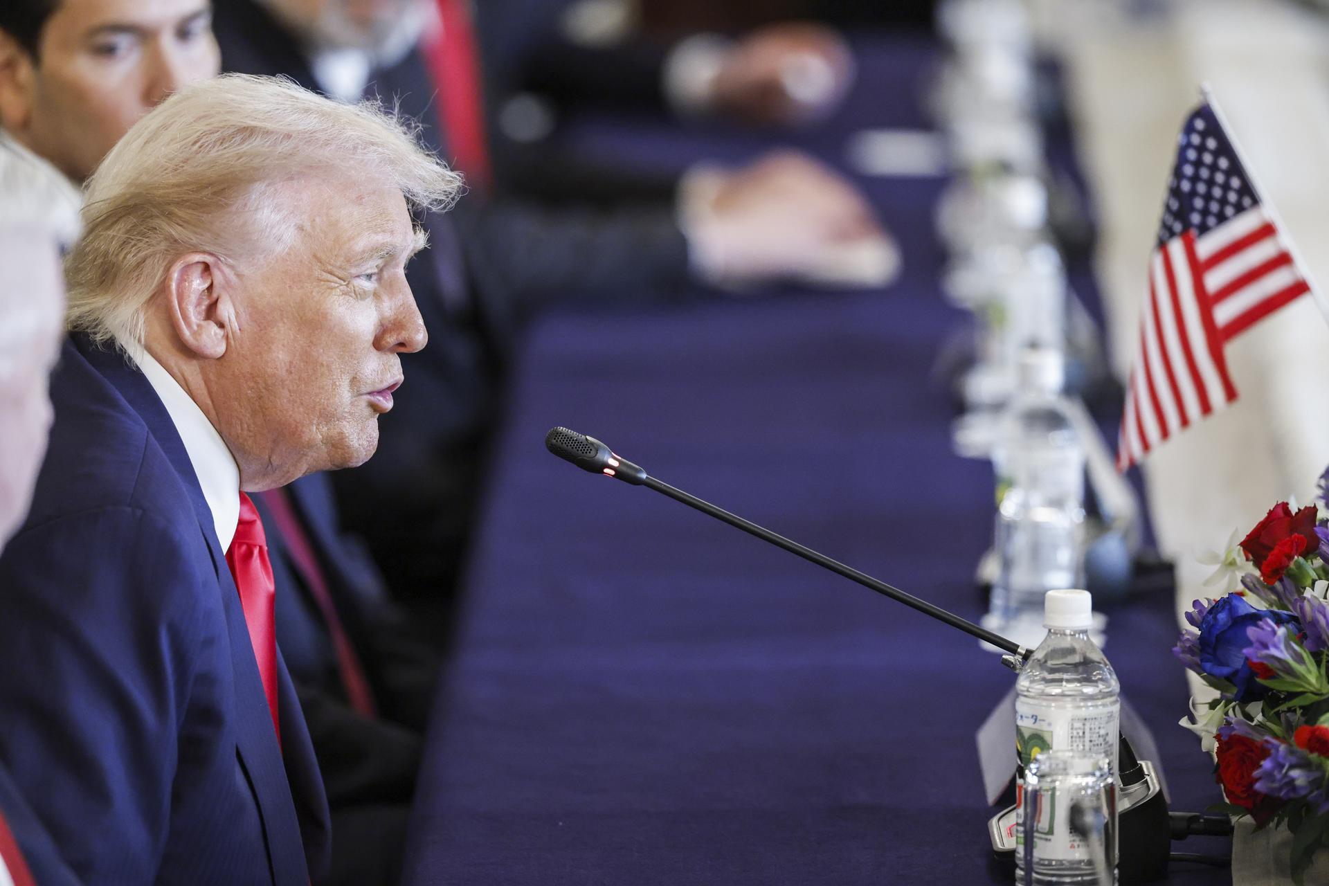 Trump pasa al ataque en el caso Epstein y encarga al FBI investigar a Clinton