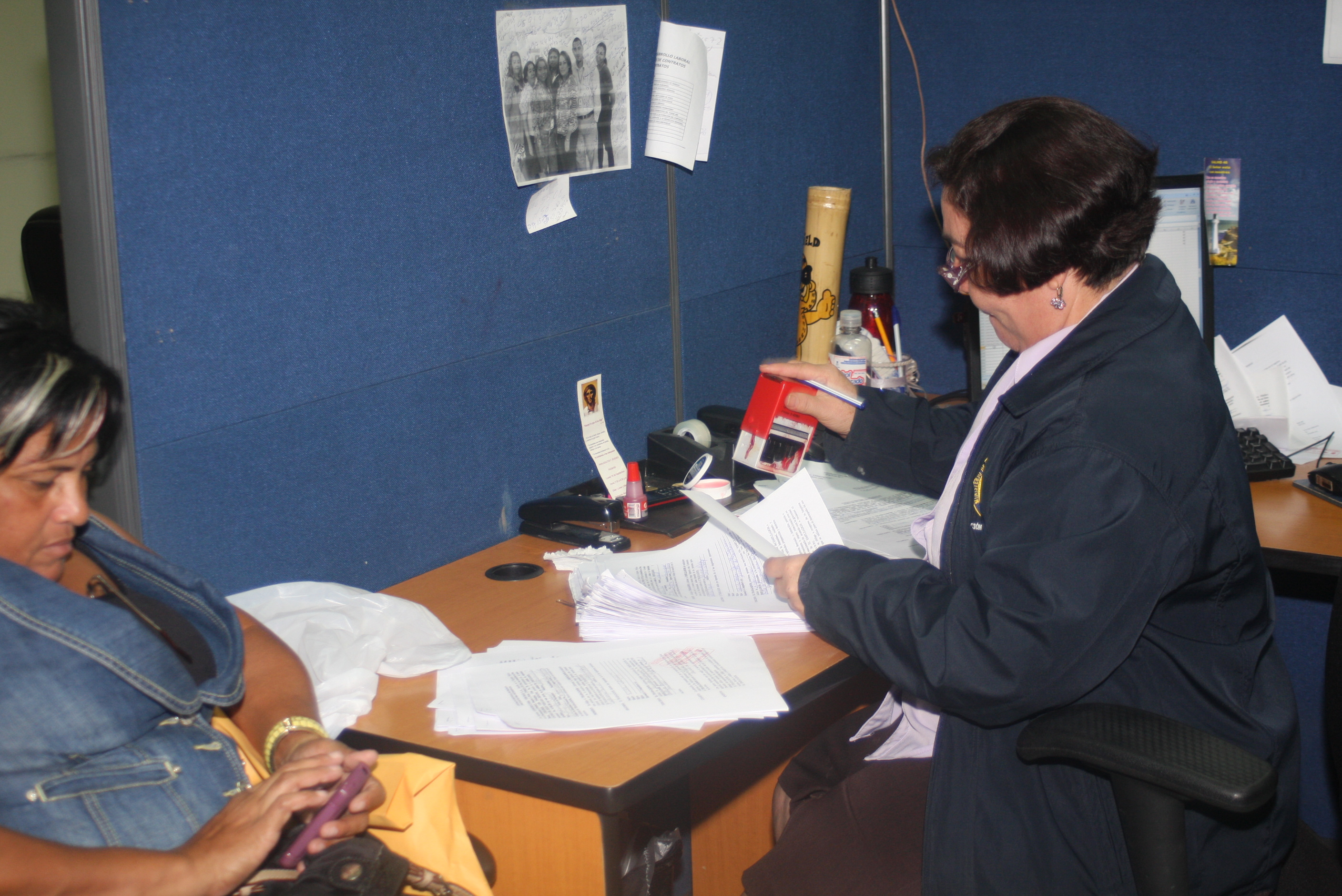 Contratos laborales aumentan en sectores claves, pero el desempleo sigue en 10%