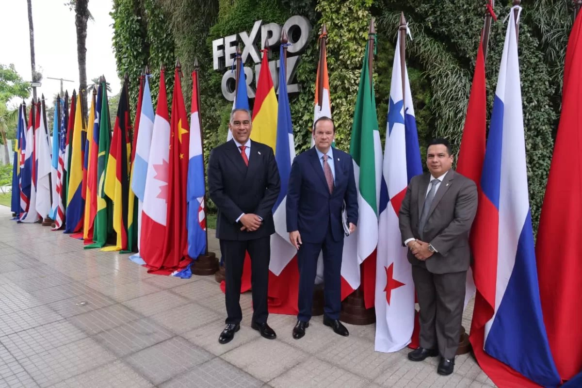 Martínez Acha representa a Panamá en toma de posesión del presidente electo en Bolivia