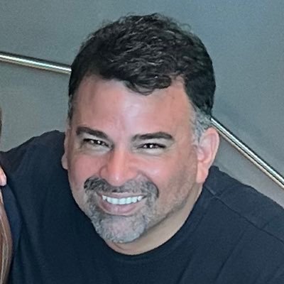 Perfil de Arturo Montenegro.