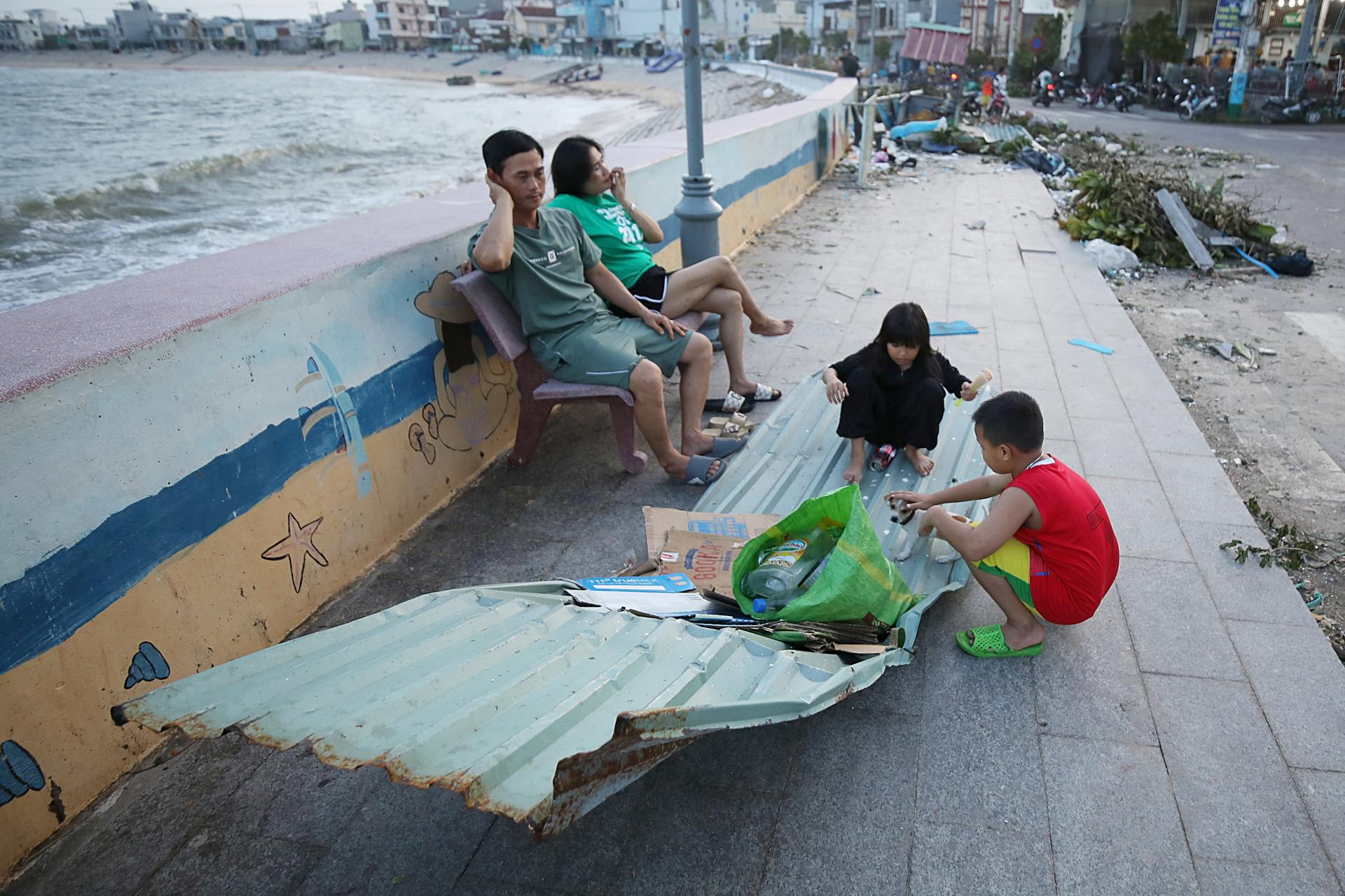Tifón Kalmaegi deja 200 muertos y más de 100 desaparecidos en Filipinas y Vietnam