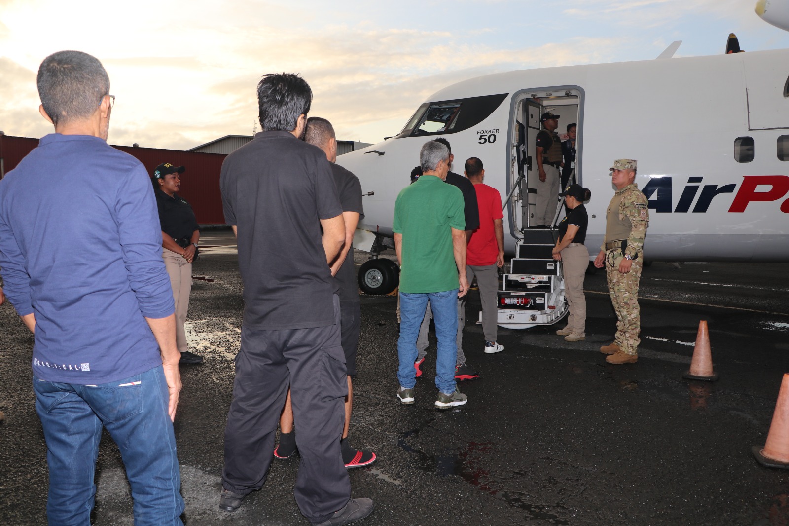 Expulsan a extranjeros por actividades vinculadas al crimen organizado