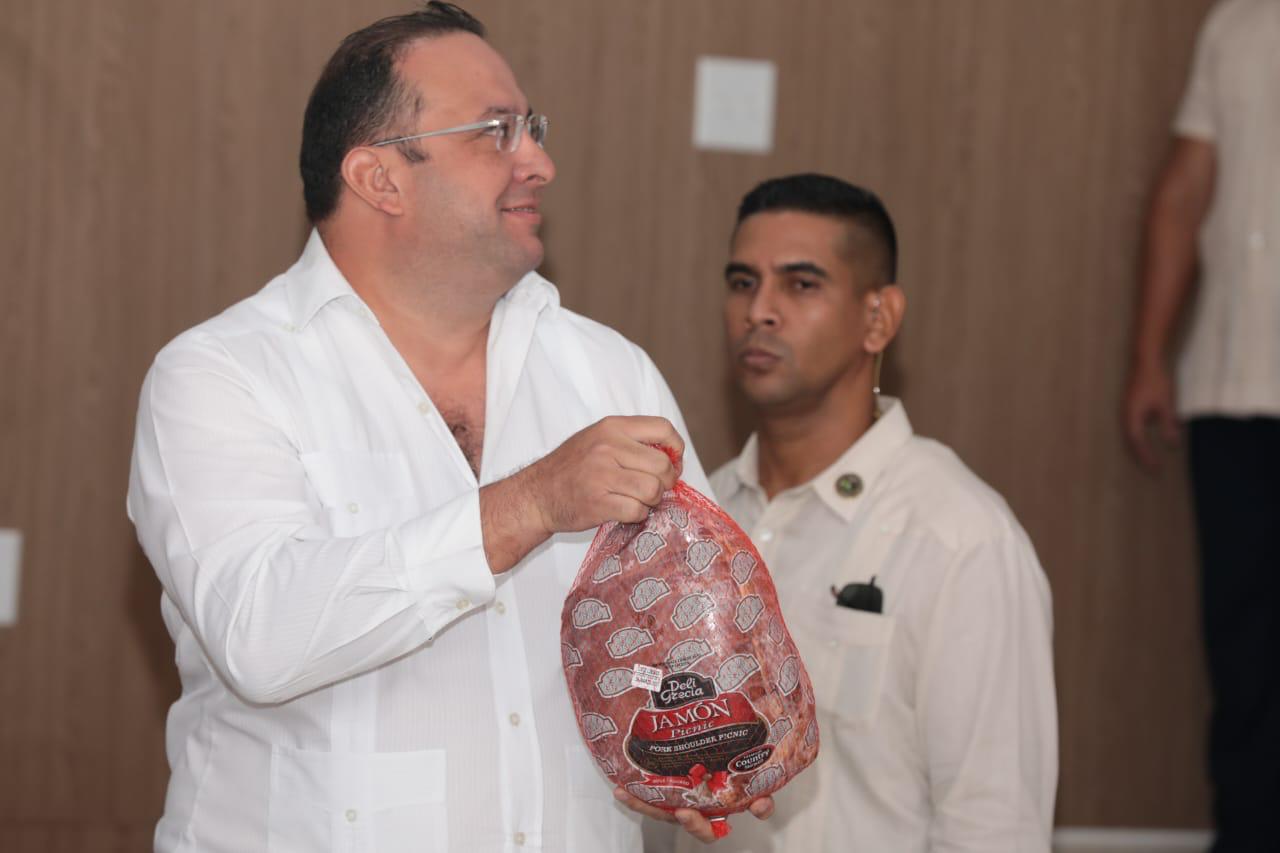 Caja navideña implica subsidio de $4.1 millones para mantener precio de $15