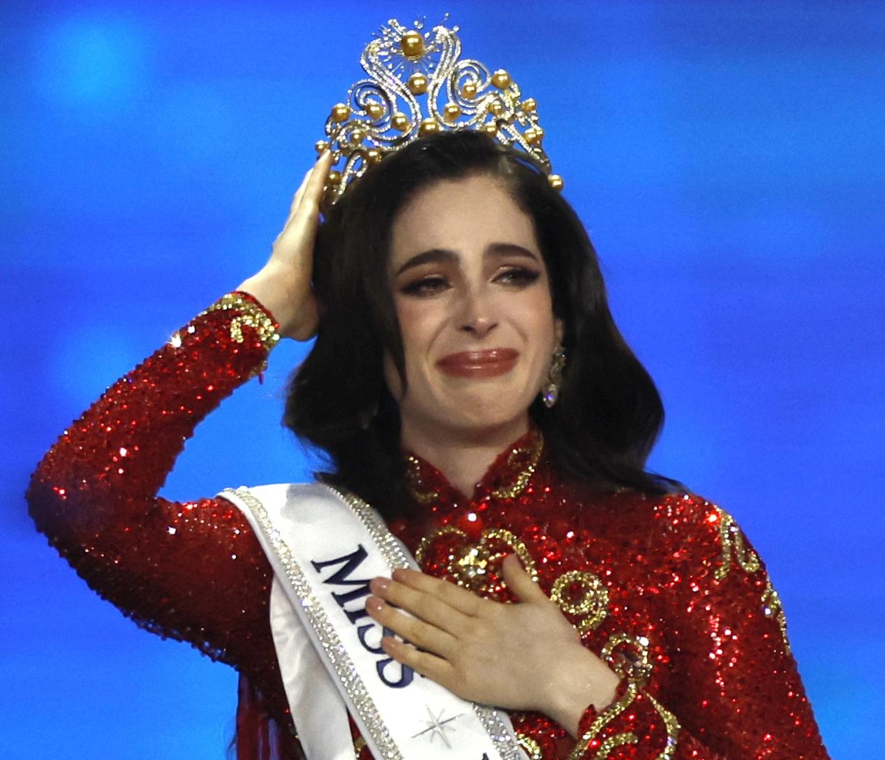 Mexicana Fátima Bosch gana Miss Universo entre denuncias de fraude en su elección