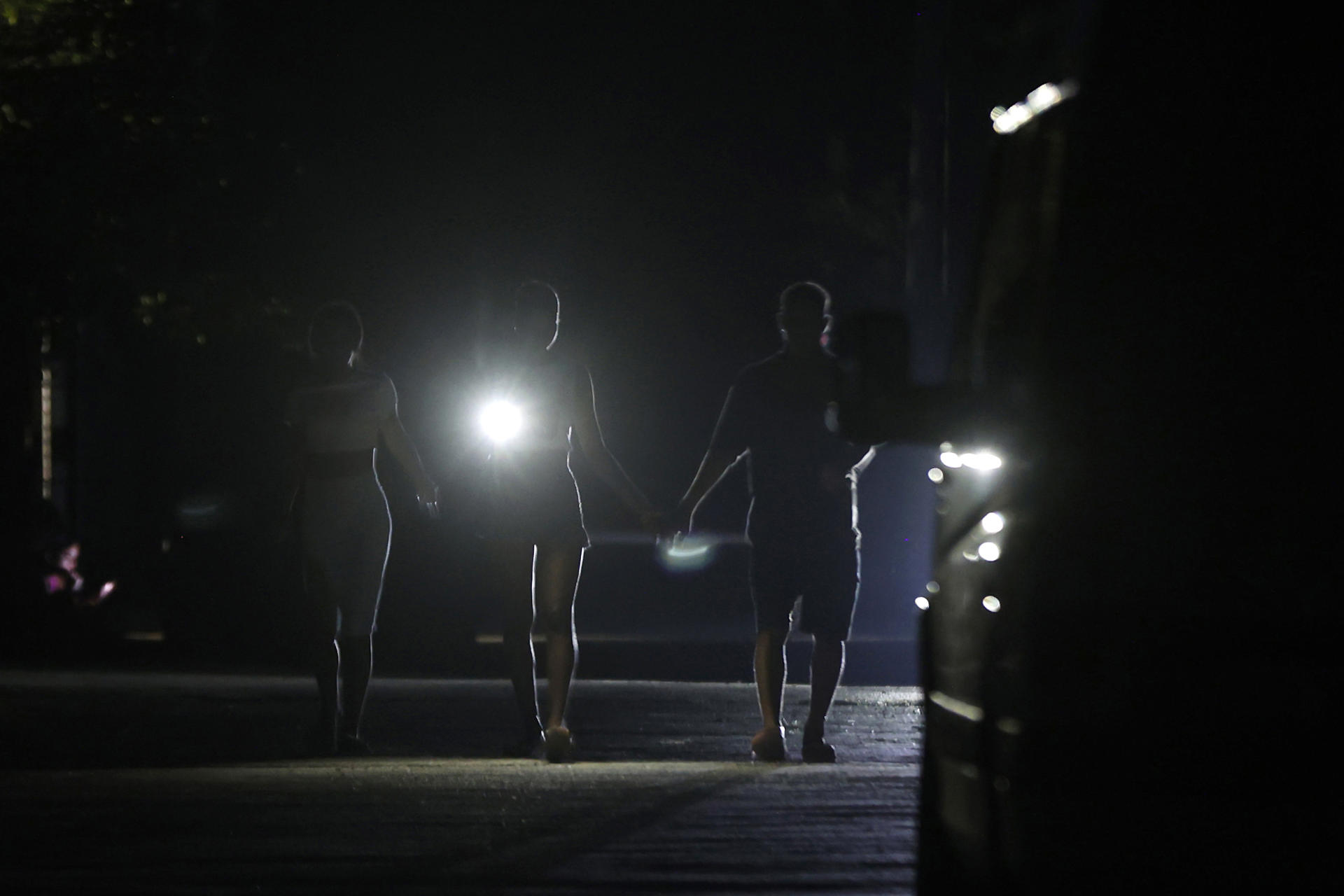 Cuba sufre uno de sus mayores apagones: 60% de la isla se verá afectada