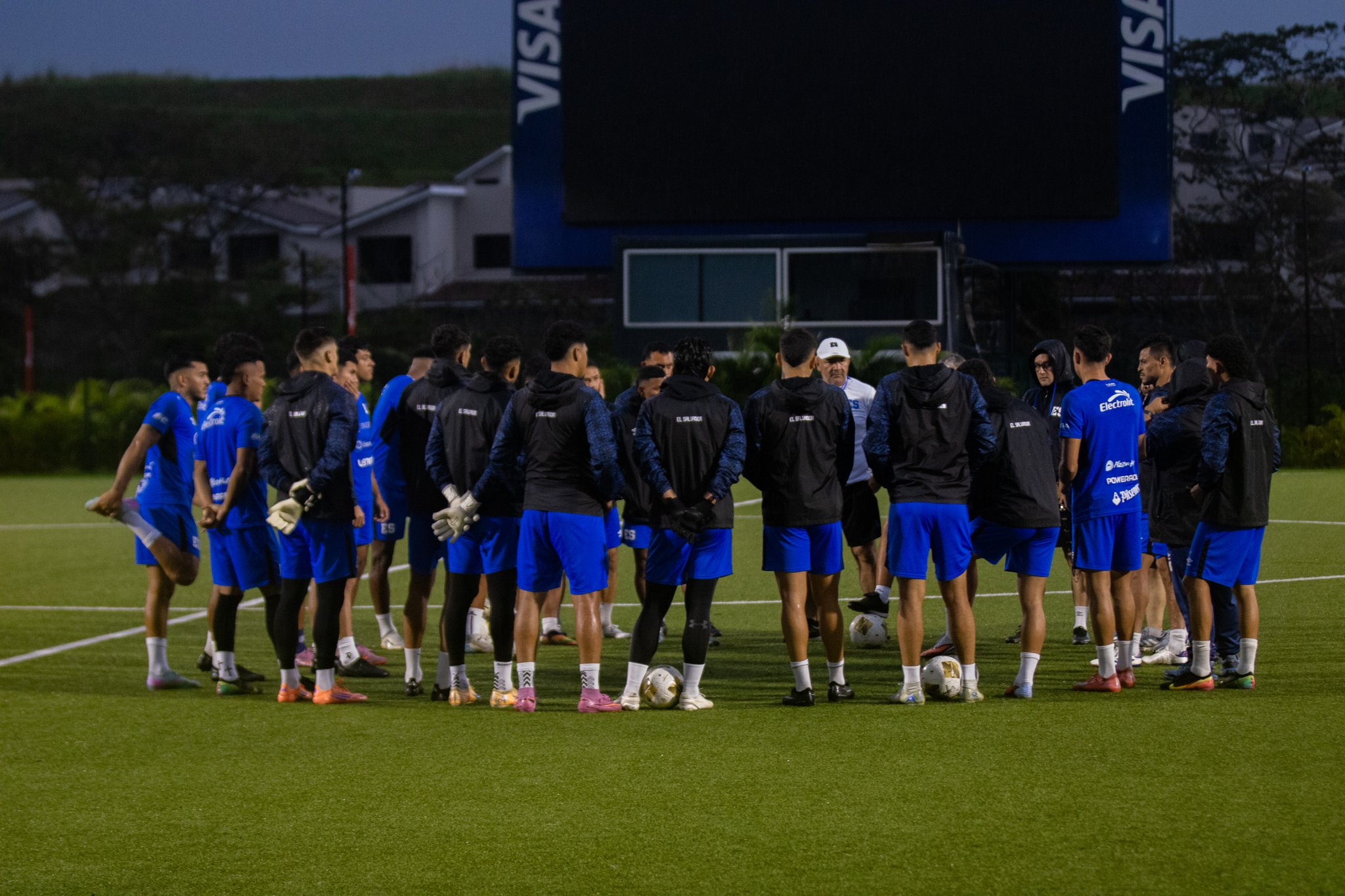 El Salvador suma cuatro bajas importantes previo al duelo decisivo contra Panamá