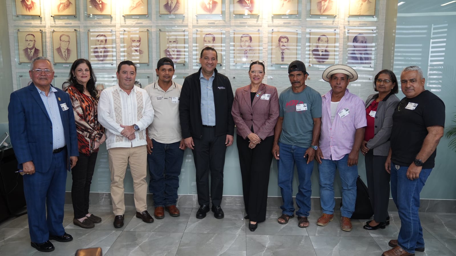 BANCONAL sostiene reunión con ganaderos para ofrecer soluciones financieras 