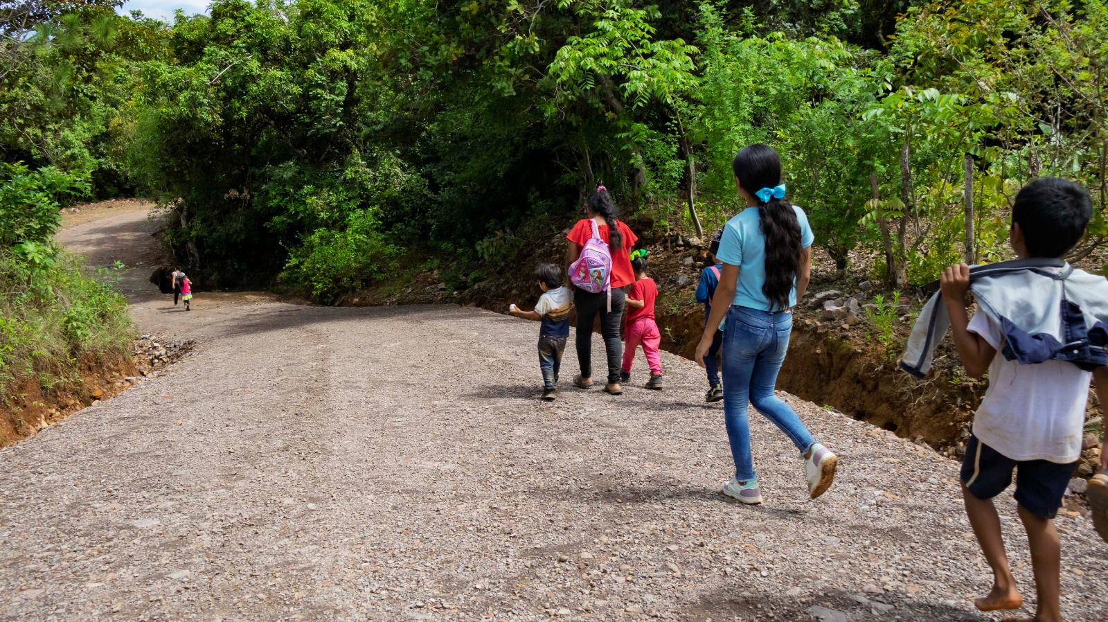Descentralización impulsa 654 obras viales para mejorar la calidad de vida en comunidades