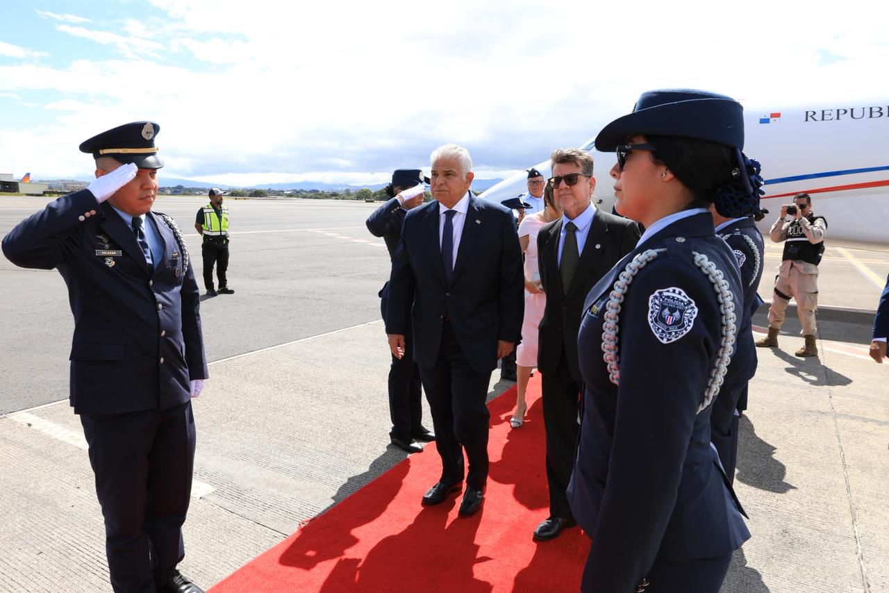 Mulino inicia visita oficial a Costa Rica con agenda diplomática y condecoración