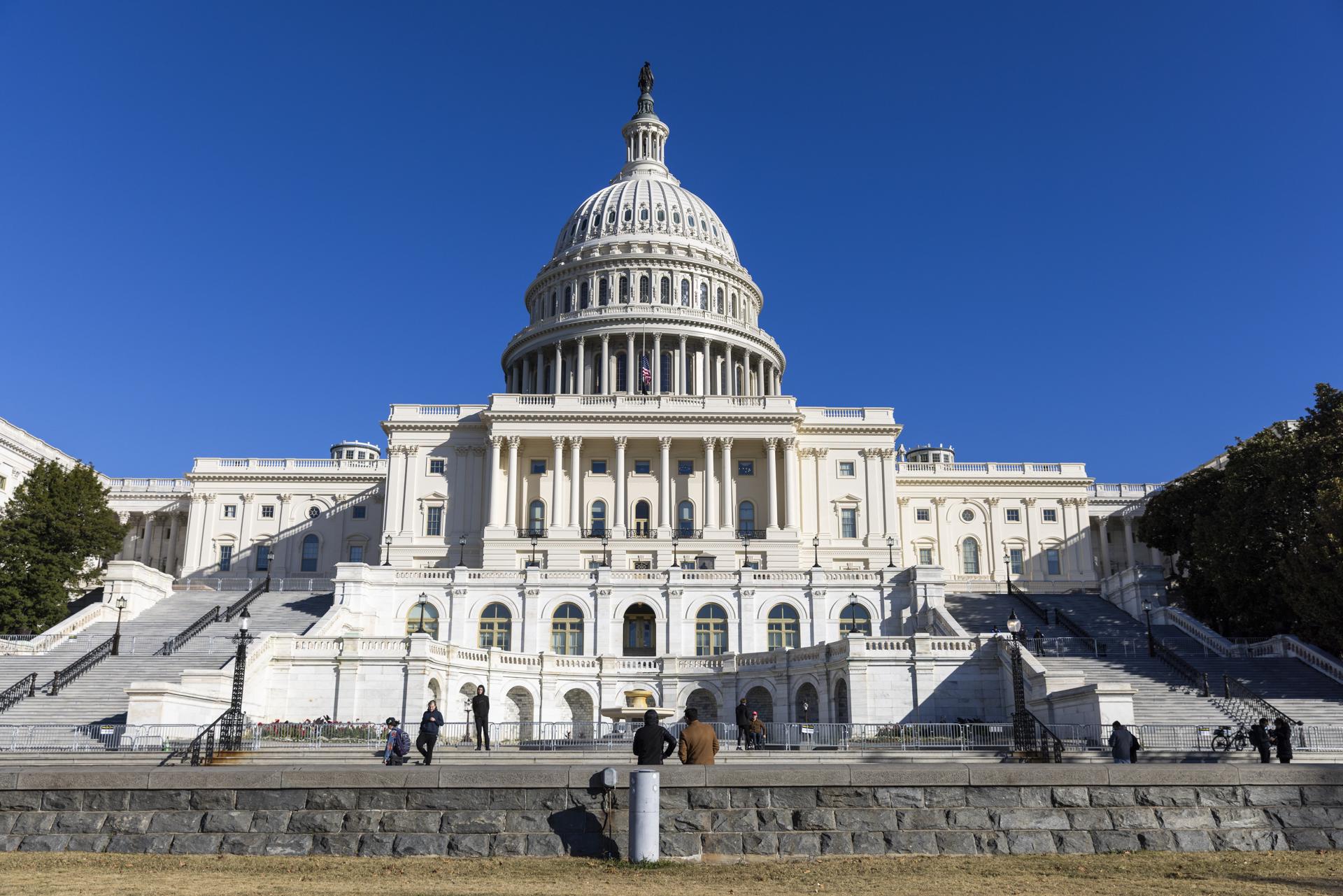 Congreso aprueba divulgación de archivos de Epstein en votación histórica