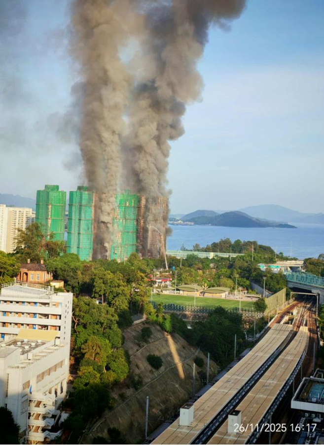 Aumenta a 36 la cifra de muertos por devastador incendio en Hong Kong