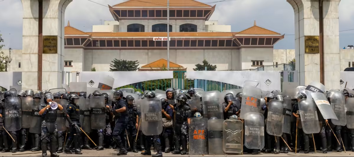 Nepal impone toque de queda tras nuevos choques con la Generación Z