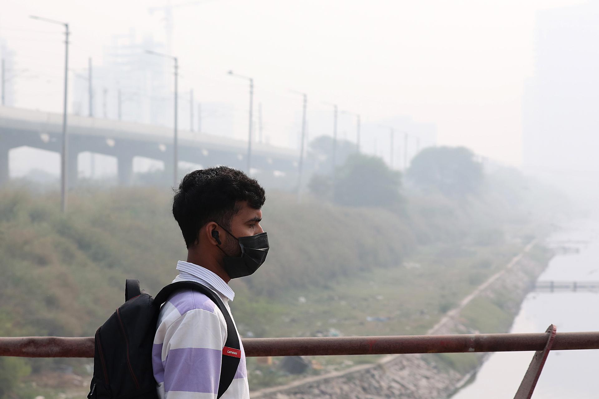 Nueva Delhi sigue respirando humo tóxico mientras  aumentan niveles de contaminación