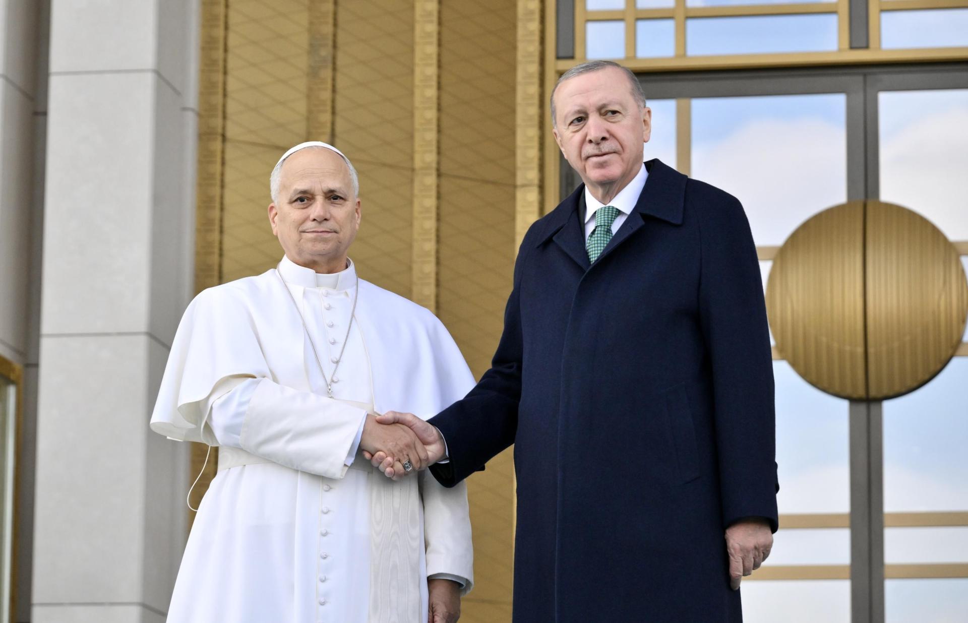 Papa León XIV aboga en Turquía por favorecer la contribución de mujeres en vida social