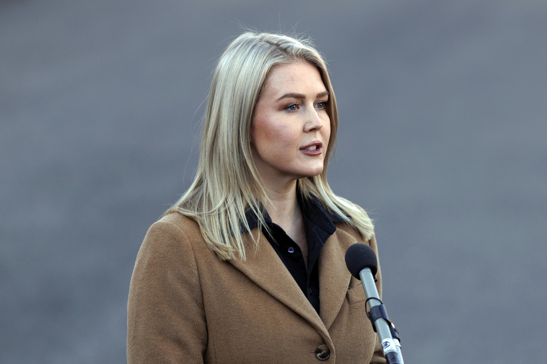 ICE detiene a mujer que tiene conexión familiar con portavoz de la Casa Blanca