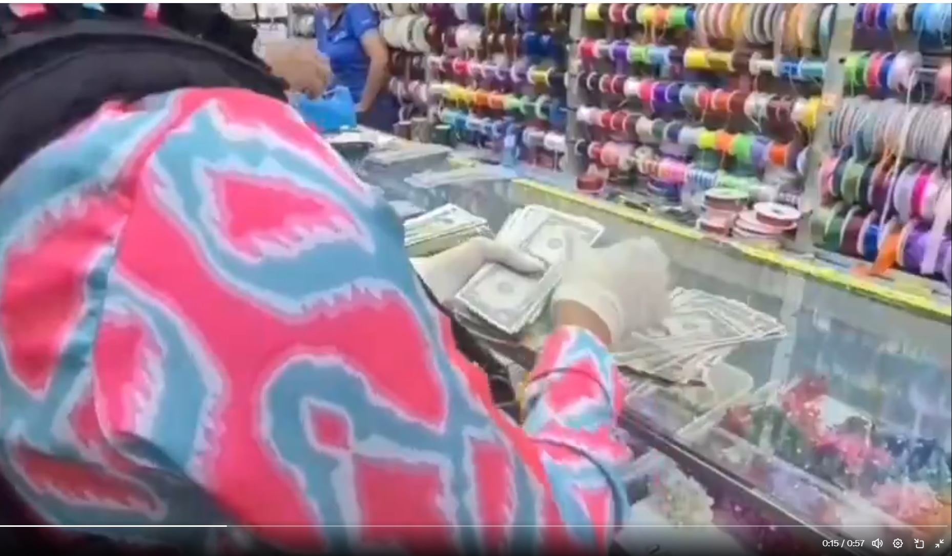 Decomisan más de $59,000 en billetes falsos en plaza comercial