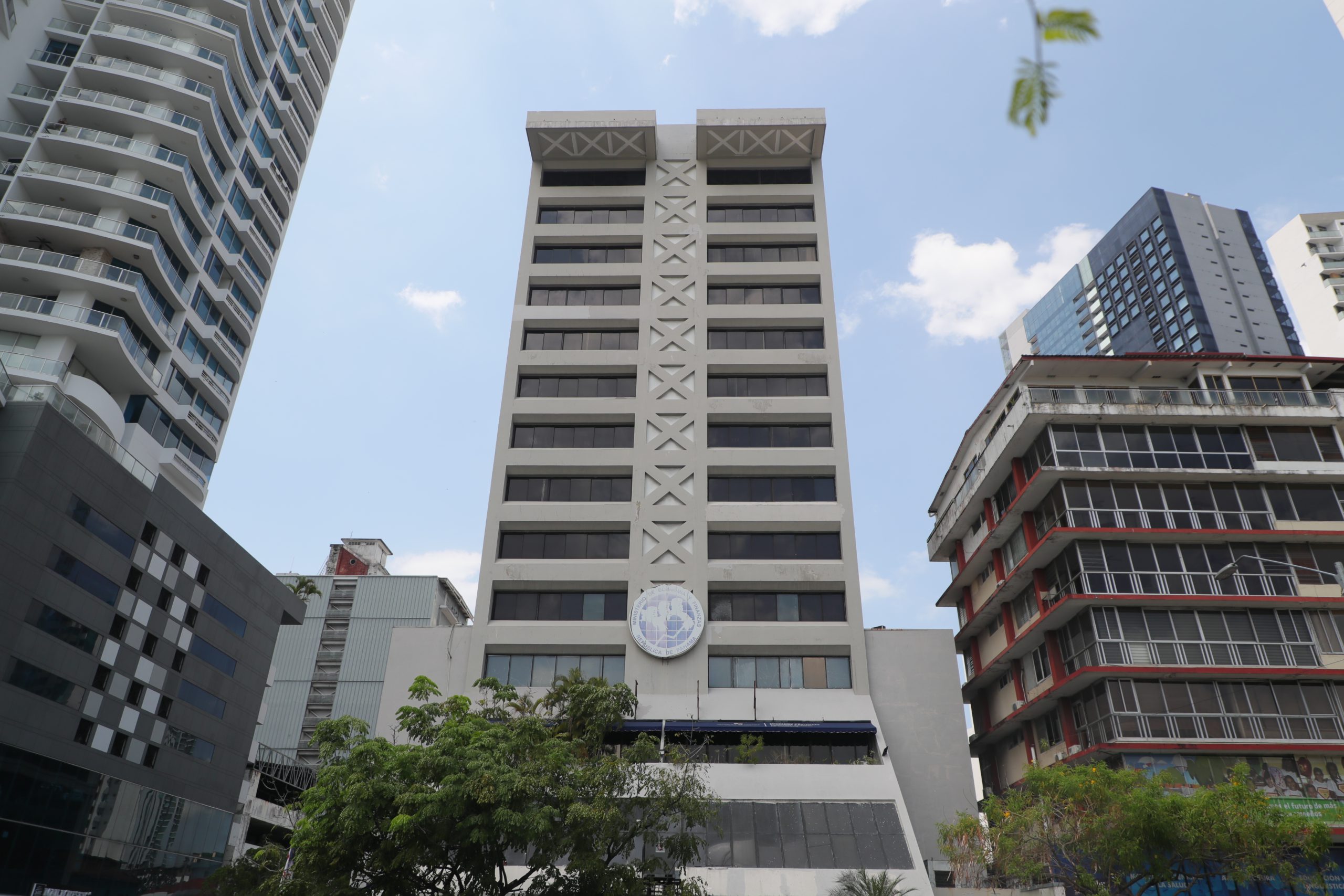 Emprendedores que venden por redes sociales deben facturar: DGI