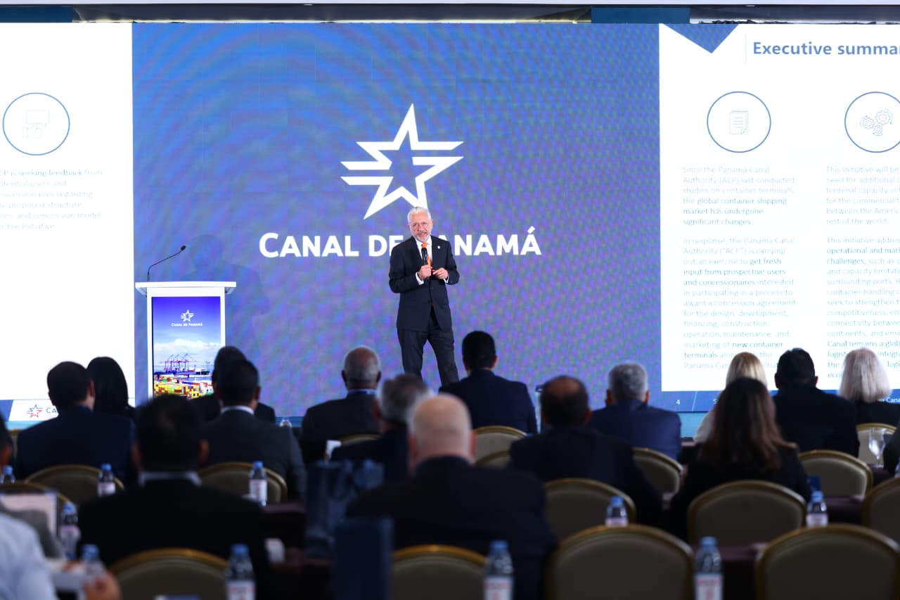 Canal de Panamá evalúa modelo de concesión para puertos y gasoducto