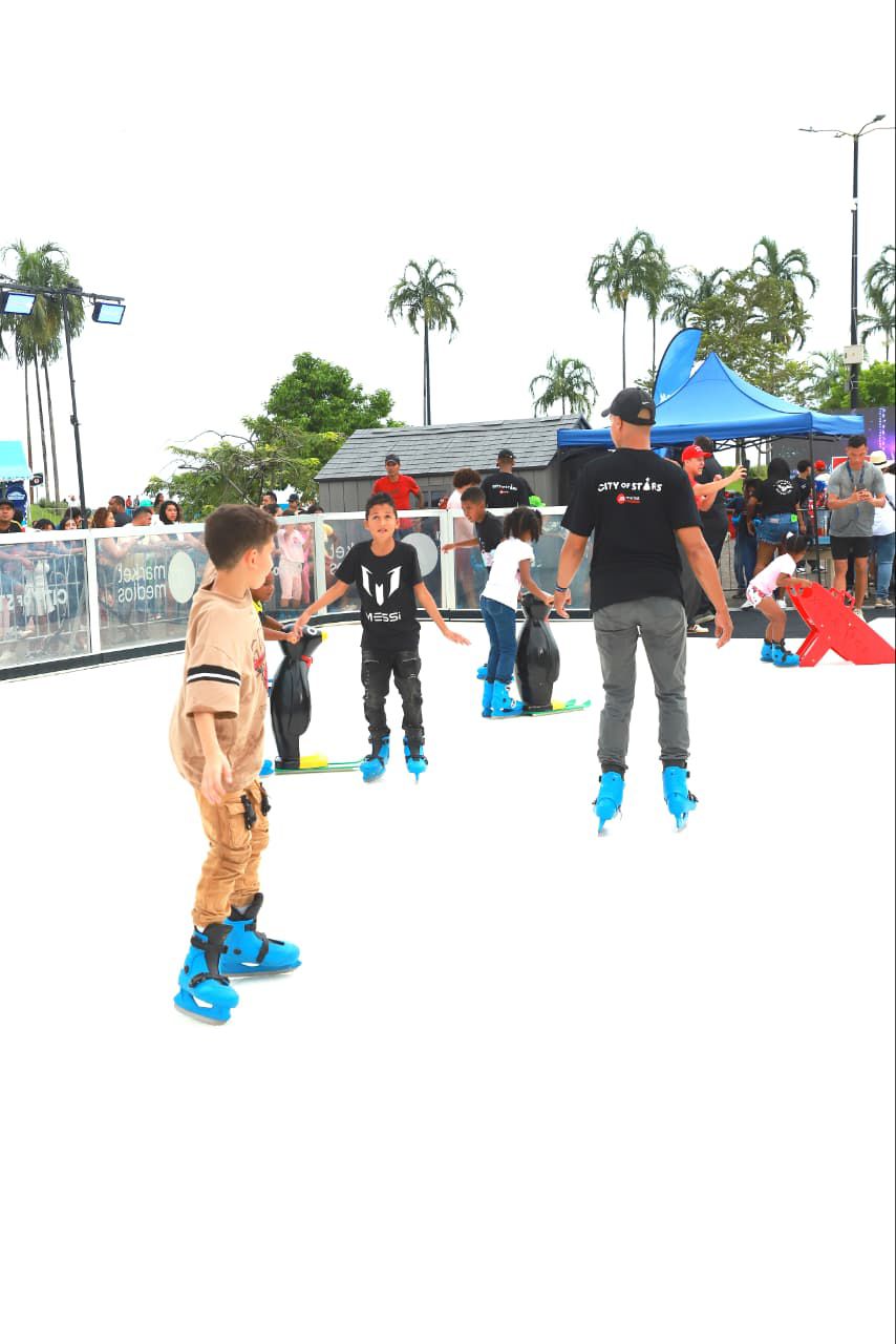 Implementan sistema QR para eliminar filas en la pista de patinaje gratuita