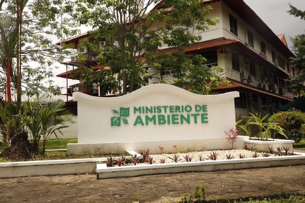MIAMBIENTE publica primer informe de auditoría ambiental en la mina de Donoso