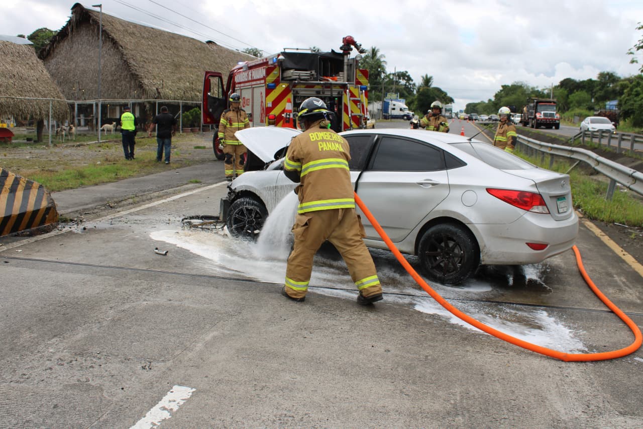 Bomberos atienden 237 emergencias en Panamá durante el inicio de las festividades navideñas