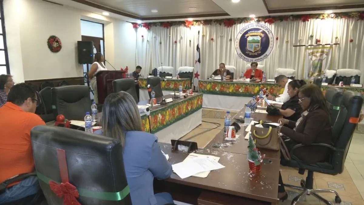 Alcaldesa de Arraiján se ausenta del Concejo en medio de polémica por demolición de monumento